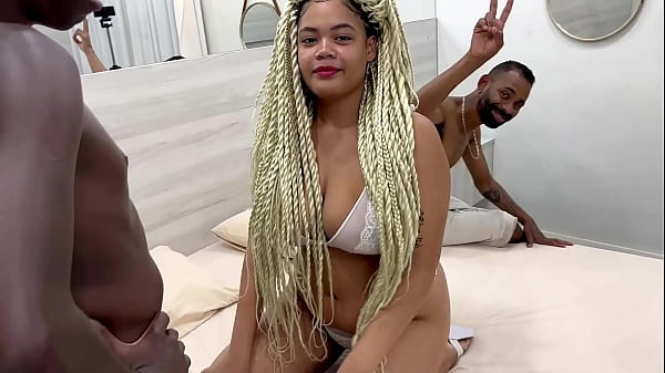 Pornô Prima safada sentando no pau grosso do novinho